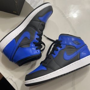Jordan 1 mid blue black